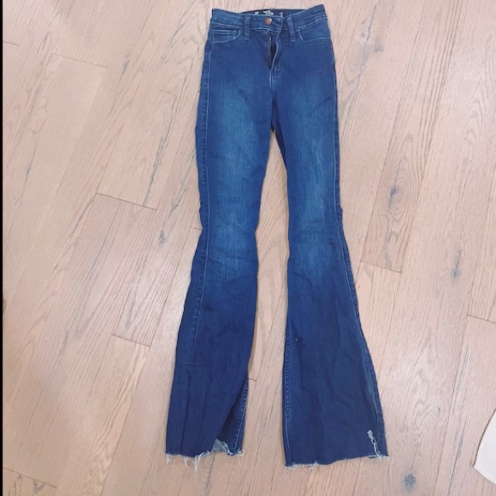 DARK WASHED BELL BOTTOM JEANS